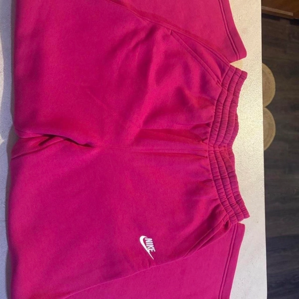 Pink Nike sweatpants size XL #athletic #loungewear