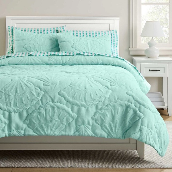 Pink Palm Puff Cloud Quilt