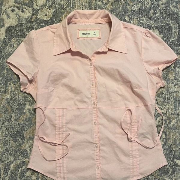 Hollister Co. poplin blouse with tie back detail...