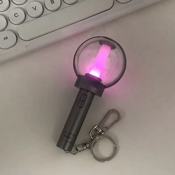 Porte-clés en silicone KPOP Light, pendentif anciers lumineux, porte-clés Kawaii, accessoires de sac, cadeau d'anniversaire
