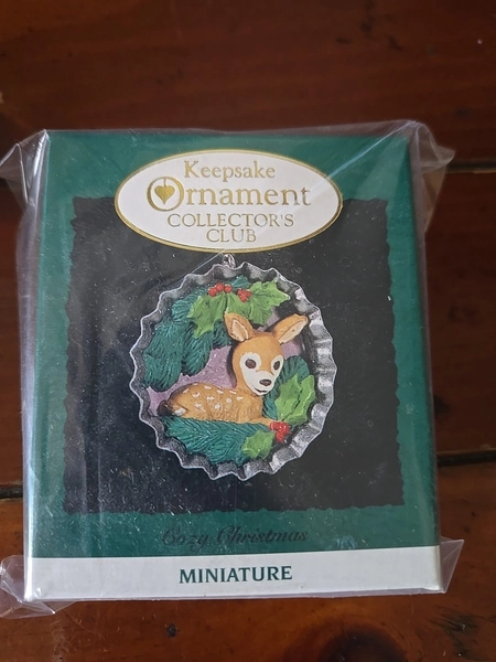 Hallmark Keepsake Miniature Ornament Collectors Club "Cozy Christmas"   1994