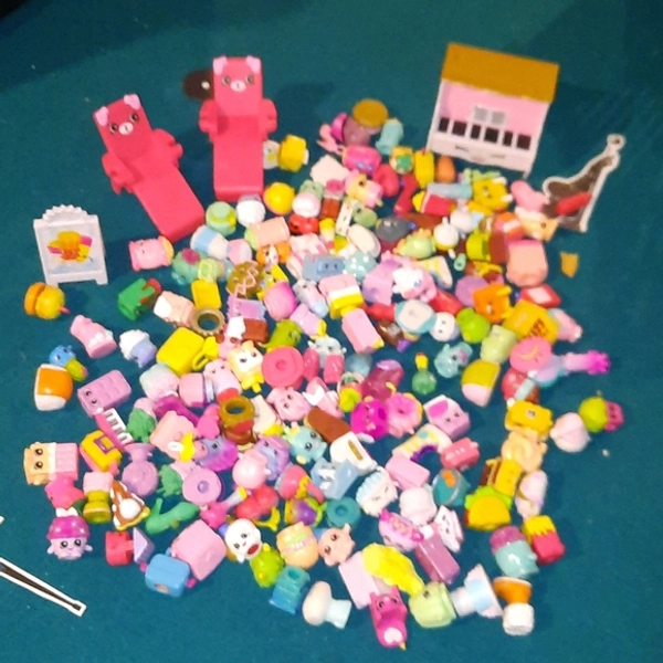 Lot of shopkins