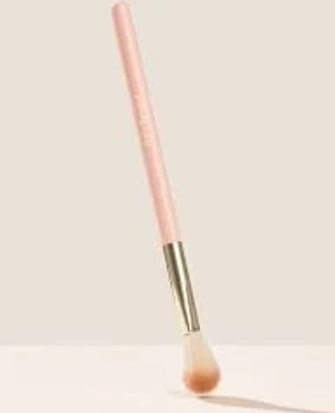 Rare Beauty Positive Light Precision Highlighter Brush