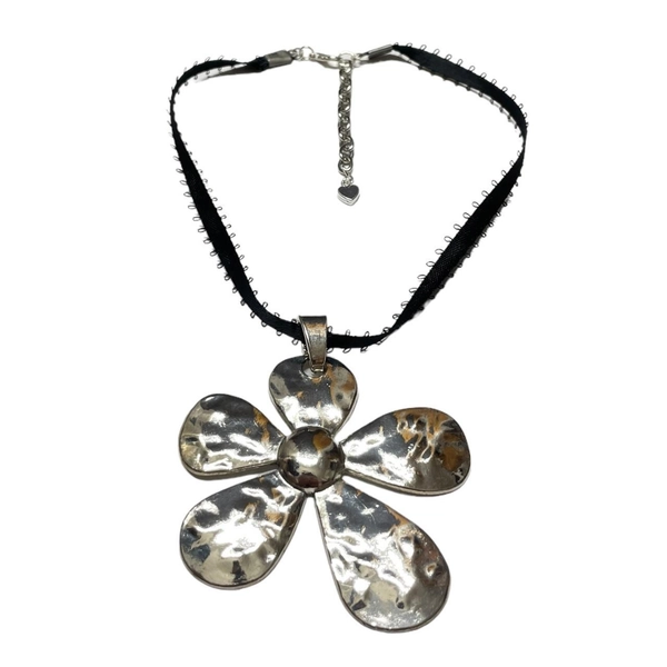 The Groovy Flower Necklace Handmade by Bleeding Love...