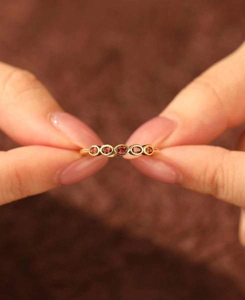 Solid Gold Natural Red Garnet Wedding Bandfor Women Anniversary Handmade Art Deco Genuine Garnet Jewelry for Brides Bezel Five Stone Wedding