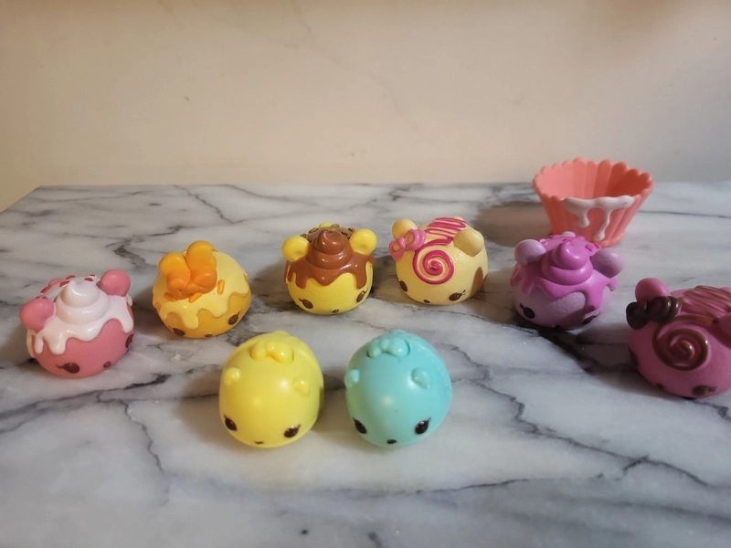Lot of 8 Num Noms Figures – 6 Silicone Toppers &amp; 2 Motorized Noms (Read)