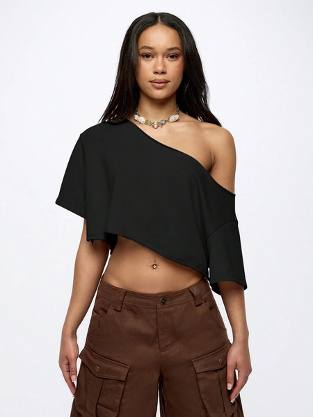 SUMWON WOMEN Slouchy Off Shoulder Cropped Tee Stylish Asymmetric Cut Summer Streetwear Festival Party Short Sleeve Lightweight Casual Top
