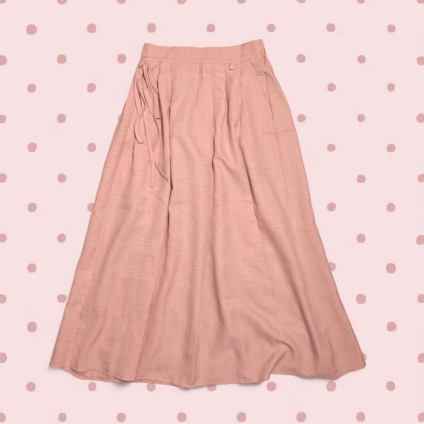 pink midi a-line skirt | size: s

soft blush...