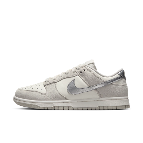 Scarpa Nike Dunk Low – Donna - Sail/Light Bone/Argento metallizzato - Size 5.5