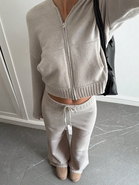 Off white lounge set