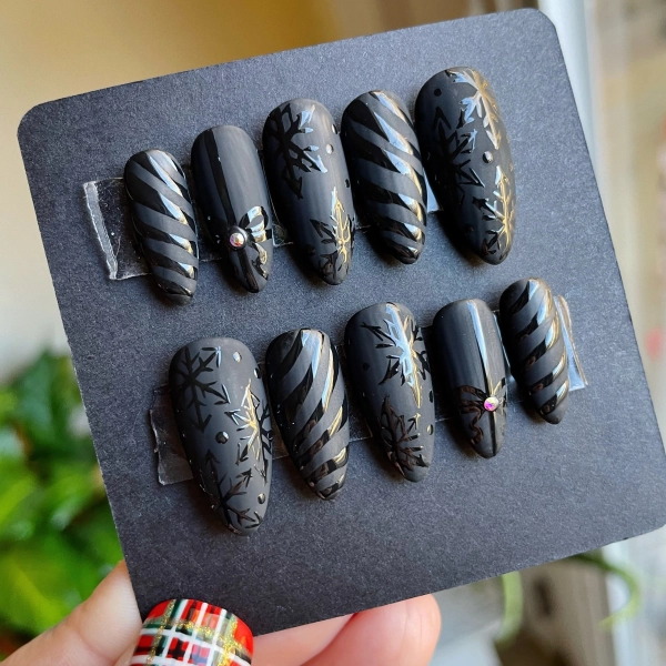 MADE TO ORDER - Dark Snowflake - Elegant Gothic Holiday Winter Nails - Handpainted Press on Nails Frilled to Death Nails