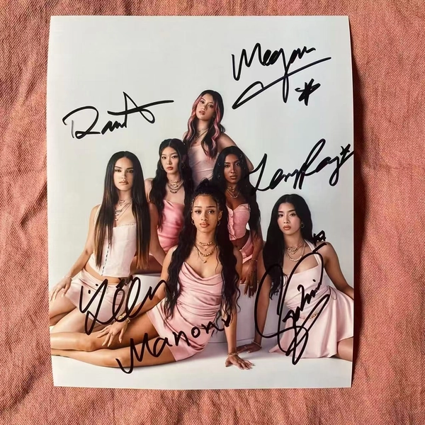 KATSEYE Group Autographed Signed Photo POP Collectibles Collection 8*10 2026A