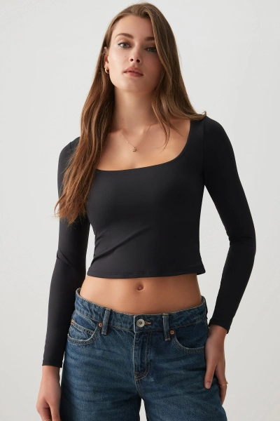 T-shirt à col dégagé et manches longues Contour