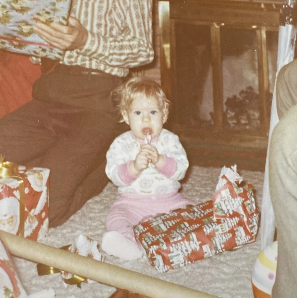 1970s Cute Adorable Young Little Girl Eating Candy Food Christmas Photo P21c15