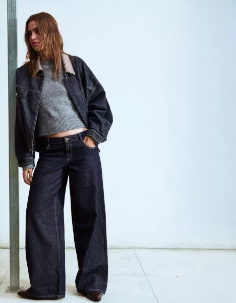 Low-rise wide-leg jeans