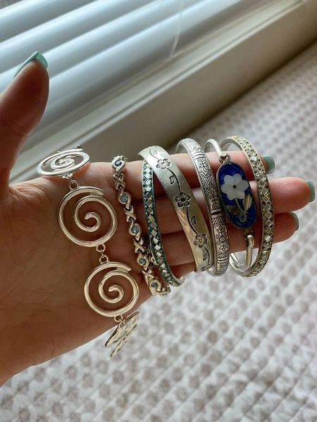 bracelets like this (silver)