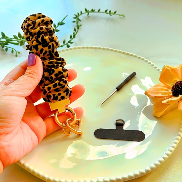 Keychain Wristlet, Stretchy Key Chain For Car Keys With D Ring, Cute Scrunchie Wrist Bracelet For Women Men