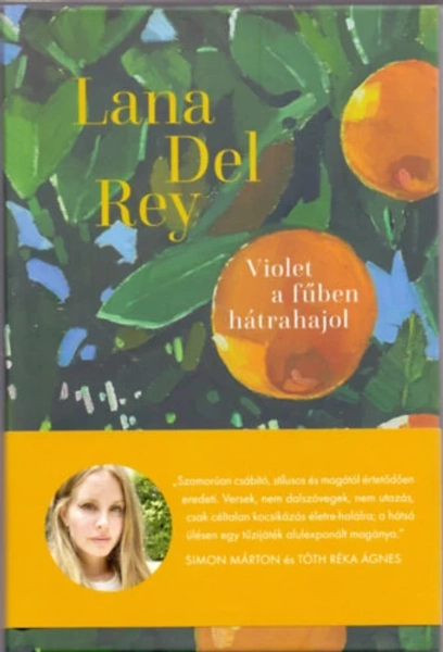 Violet a fűben hátrahajol-