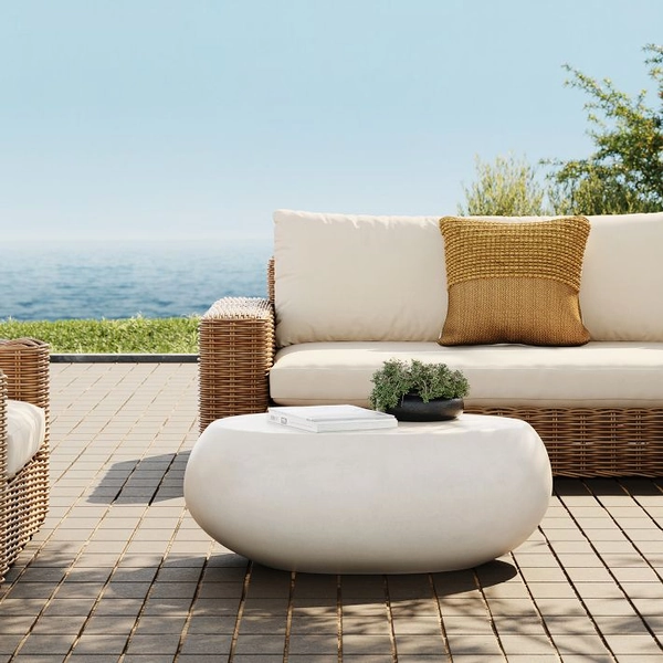 Pebble Indoor/Outdoor Oval Coffee Table (36")
