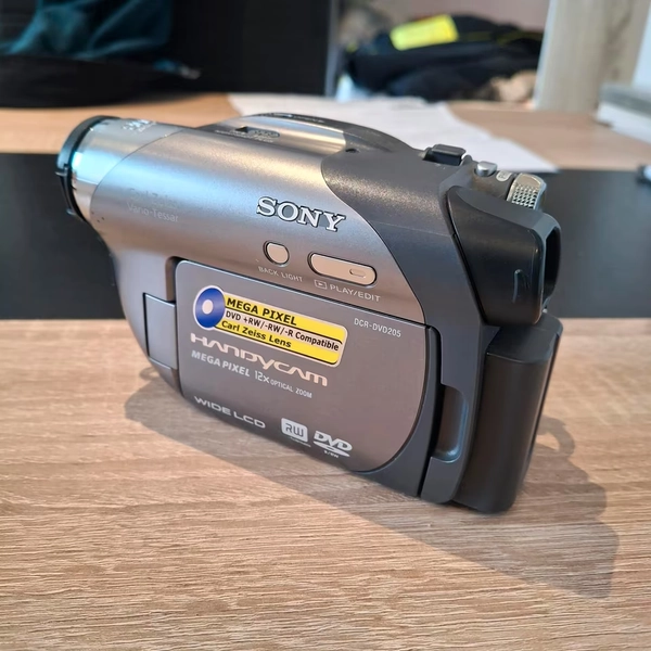 Reserviert • Gelöscht • 
        Sony Digital Video Camera