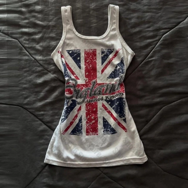 ❗DM IF NOT YOUR SIZE❗
The tank is fitted and ribbed...