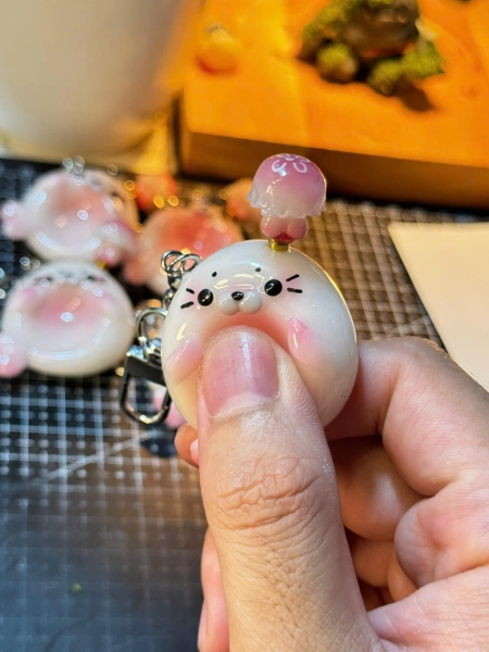White Seal Worry Stone with Pink Jellyfish Spinner: Calming fidget toy for anxiety relief