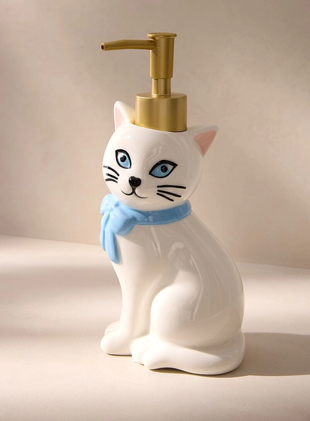 Coquettish cat soap pump