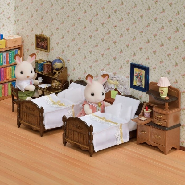 Classic Brown Bed Chest Set