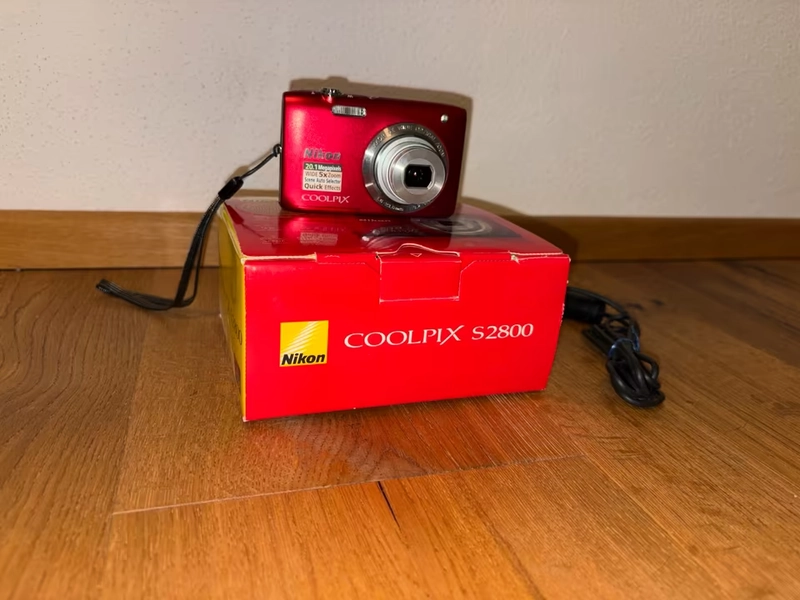 Reserviert • Gelöscht • 
        Nikon Coolpix S2800 – Rot – mit Originalverpackung