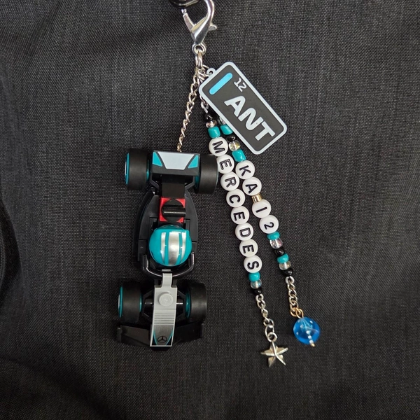 Kimi Antonelli Lego F1 keychain
keychain

Please...