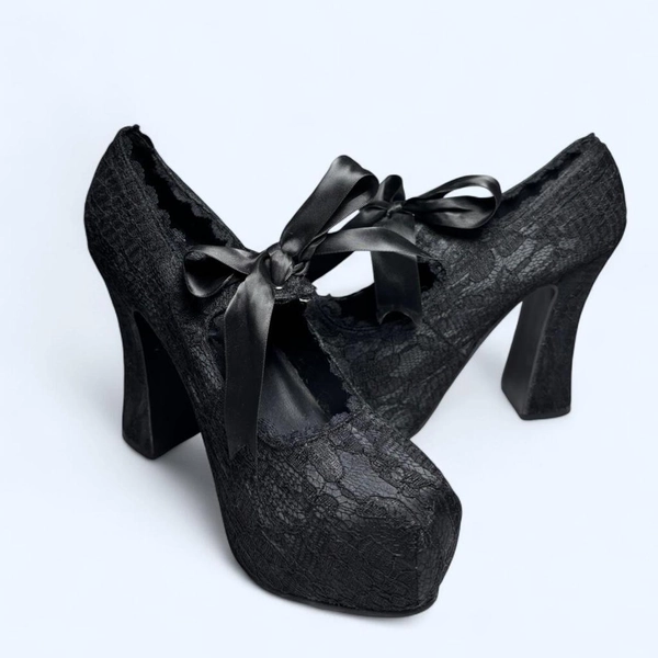 Demonia Demon-11 woman’s size 10

Never worn outside...