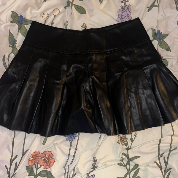 black pleated leather mini skirt