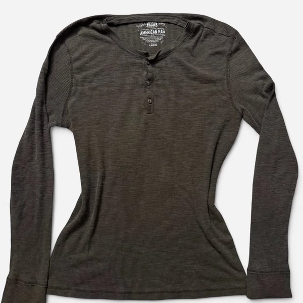 Depop Women's Shirt in 2026 | Womens shirts, Long sleeve tops, 2000s shirt