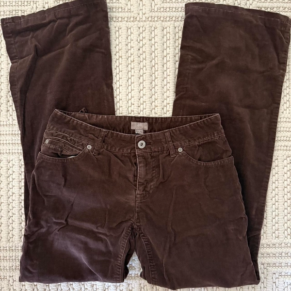 brown corduroy low rise j.jill pants
size 0
defects...