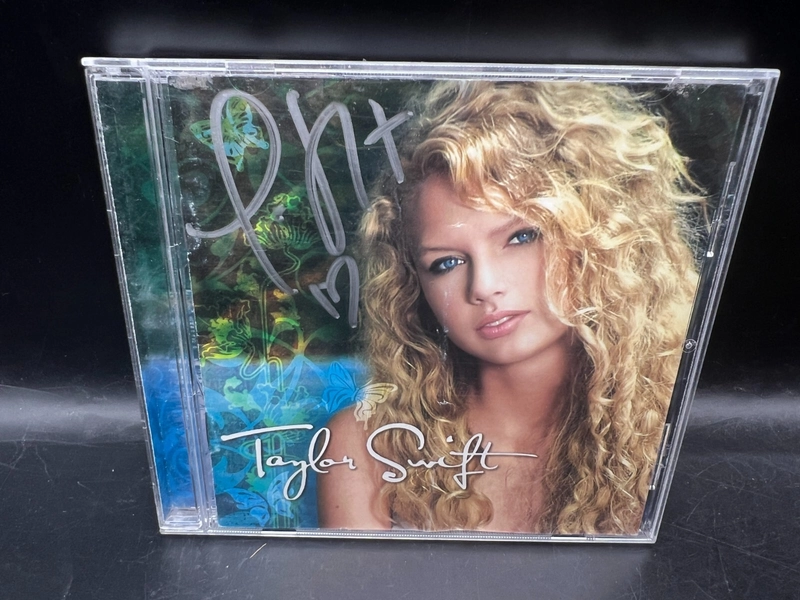 Taylor Swift Signed Autograph 1st Silver Rookie Auto Debut CD Album Booklet