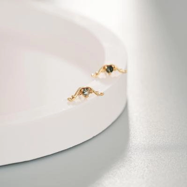 14K Gold Moss Agate Climber Earring: Nature Inspired Cartilage Jewelry, Dainty Helix Conch Piercing