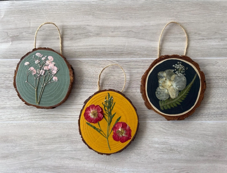 Mini floral wood slice gallery wall art