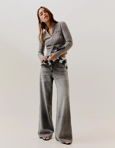 Low-rise wide-leg jeans