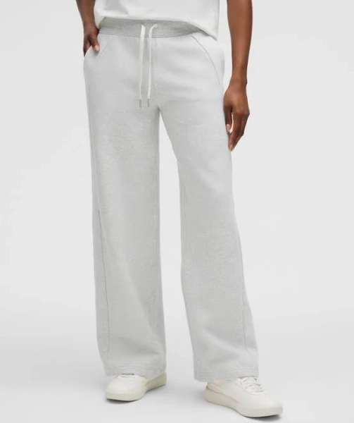 lululemon Women's Scuba Mid-Rise Wide-Leg Pant Short