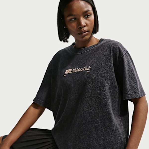 Nike Sportswear Classic Women's Oversized T-Shirt
