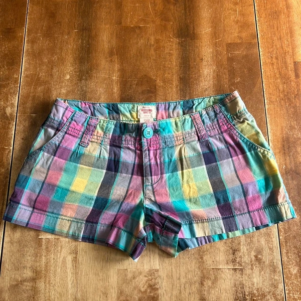 Low rise Y2K Mossimo mini plaid shorts. #lowrise...