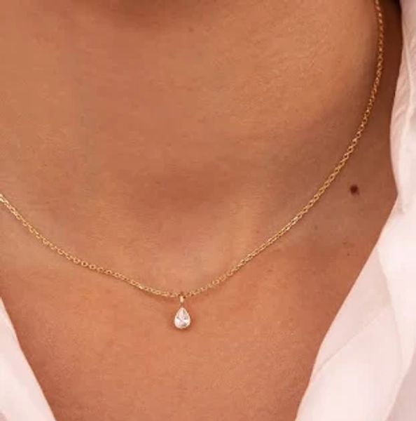 l'atelier d'amaya Collier chaîne et pendentif goutte zircon Plaqué