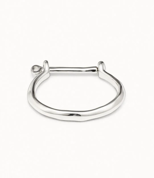 Bangle bracelet with a shackle shaped clasp
