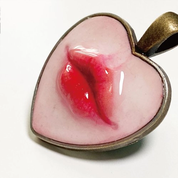 Lips - Slime Jewelry