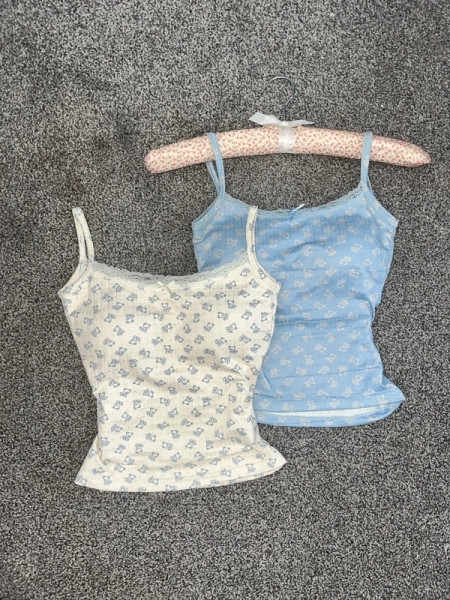 Girls laced cami tops | Vinted