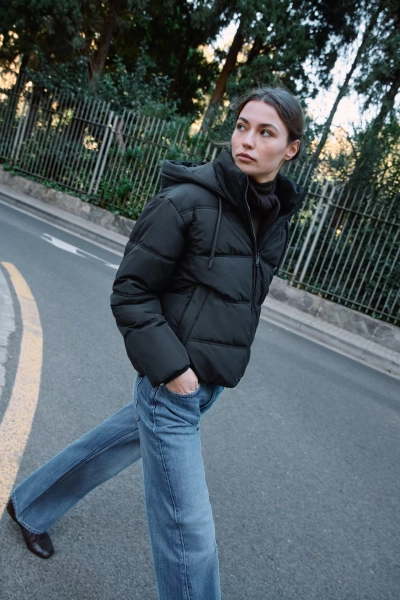 SHORT WATER-REPELLENT AND WINDPROOF HOODED ANORAK
