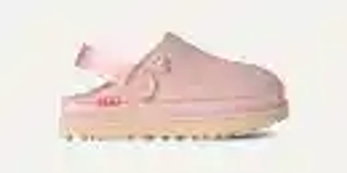 Women's Goldenstar Love Clog '26