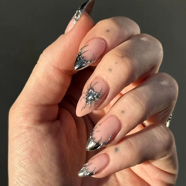 24Pcs Mid-length Metal French Full Cover Nails Tips 3D Silvery Love Heart Design Fake Nails Wearable Almond Press on False Nails