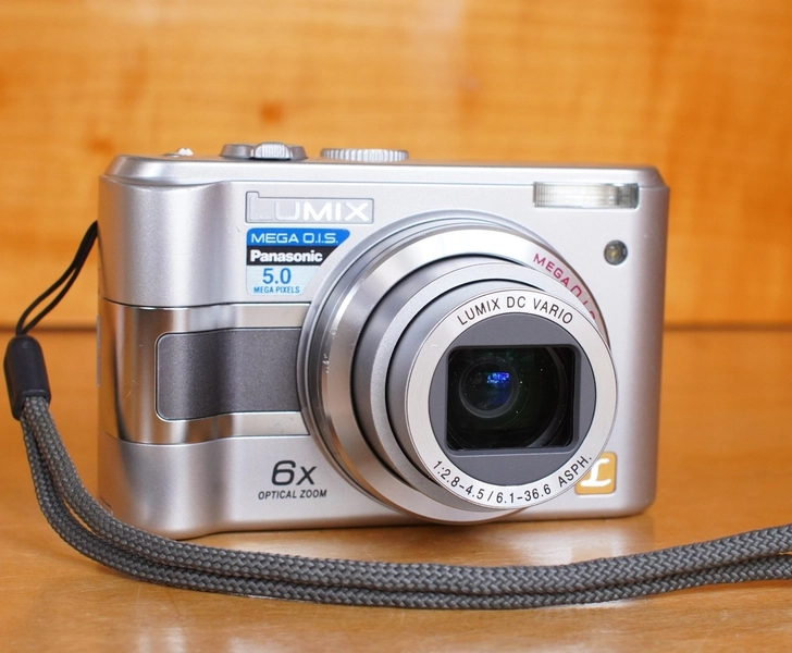 Panasonic DMC-LZ4 5.0MP 6x Zoom Digital Camera Silver Tested Working Minty! KT