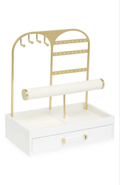 Pin by ryaaaa on dream house in 2025 | Gold room decor, Room wishlist, Preppy room decor